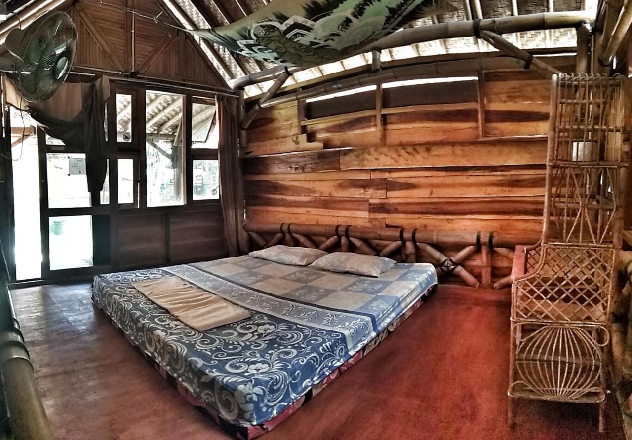 Harry'S Ocean House Watukarung Homestay Kalak Exterior photo