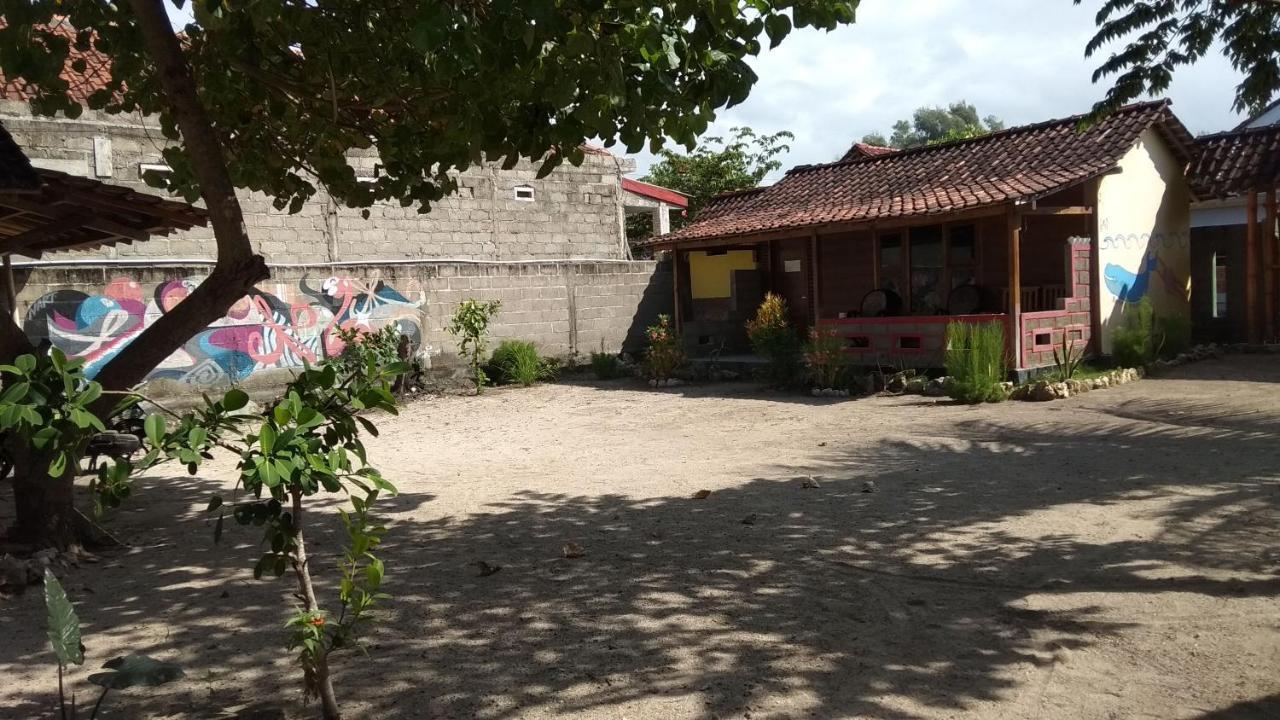 Harry'S Ocean House Watukarung Homestay Kalak Exterior photo