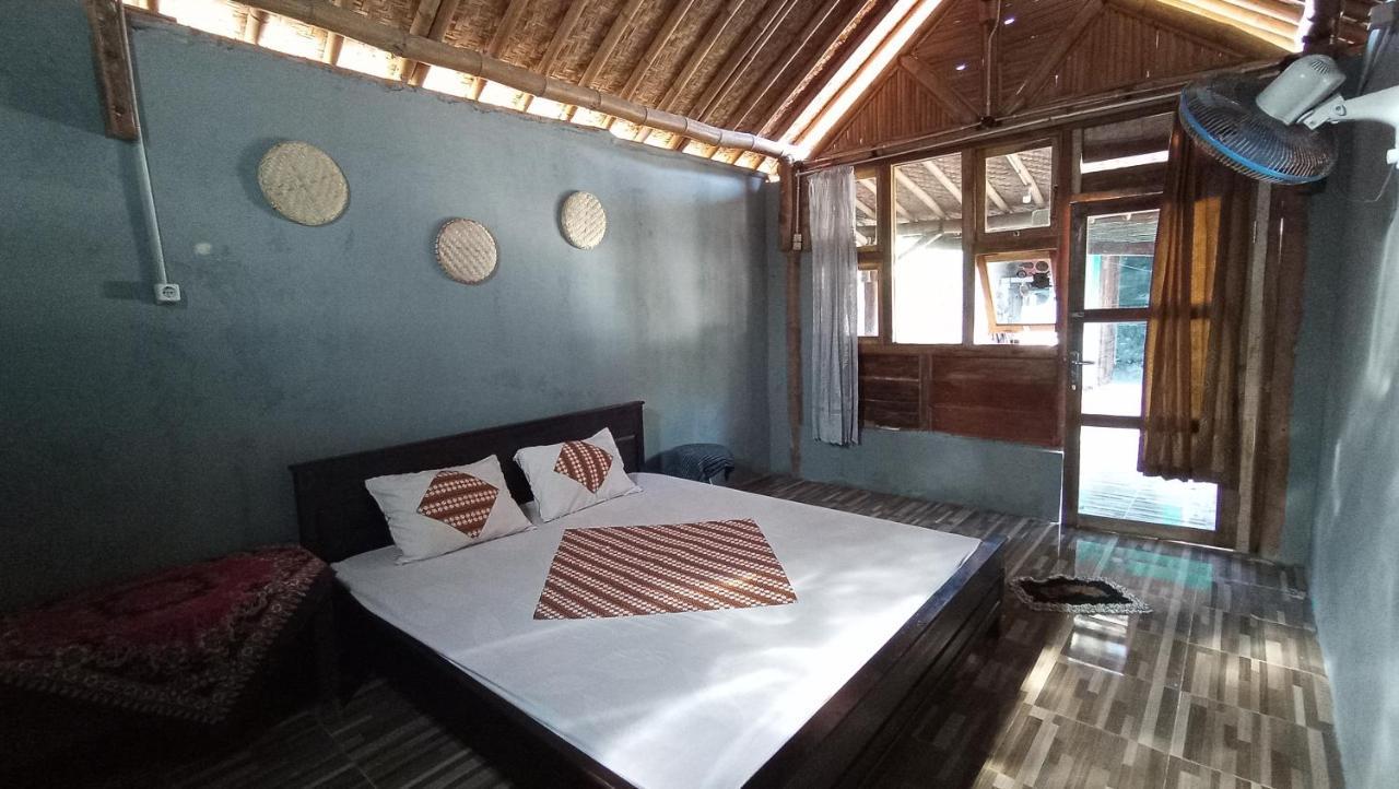 Harry'S Ocean House Watukarung Homestay Kalak Room photo