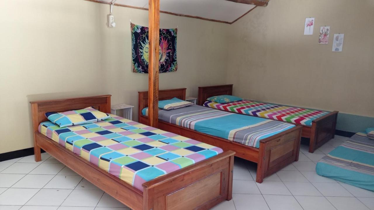 Harry'S Ocean House Watukarung Homestay Kalak Exterior photo