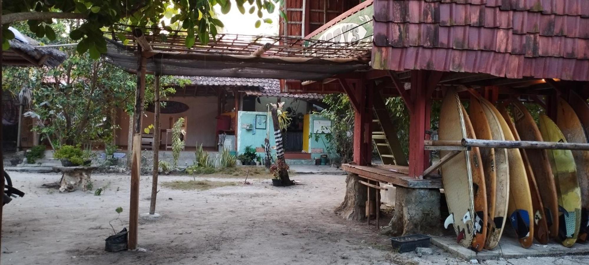 Harry'S Ocean House Watukarung Homestay Kalak Exterior photo