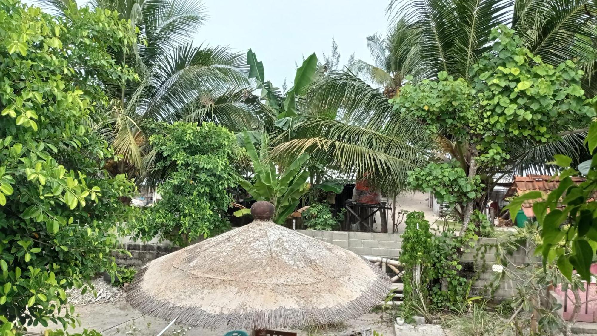 Harry'S Ocean House Watukarung Homestay Kalak Room photo
