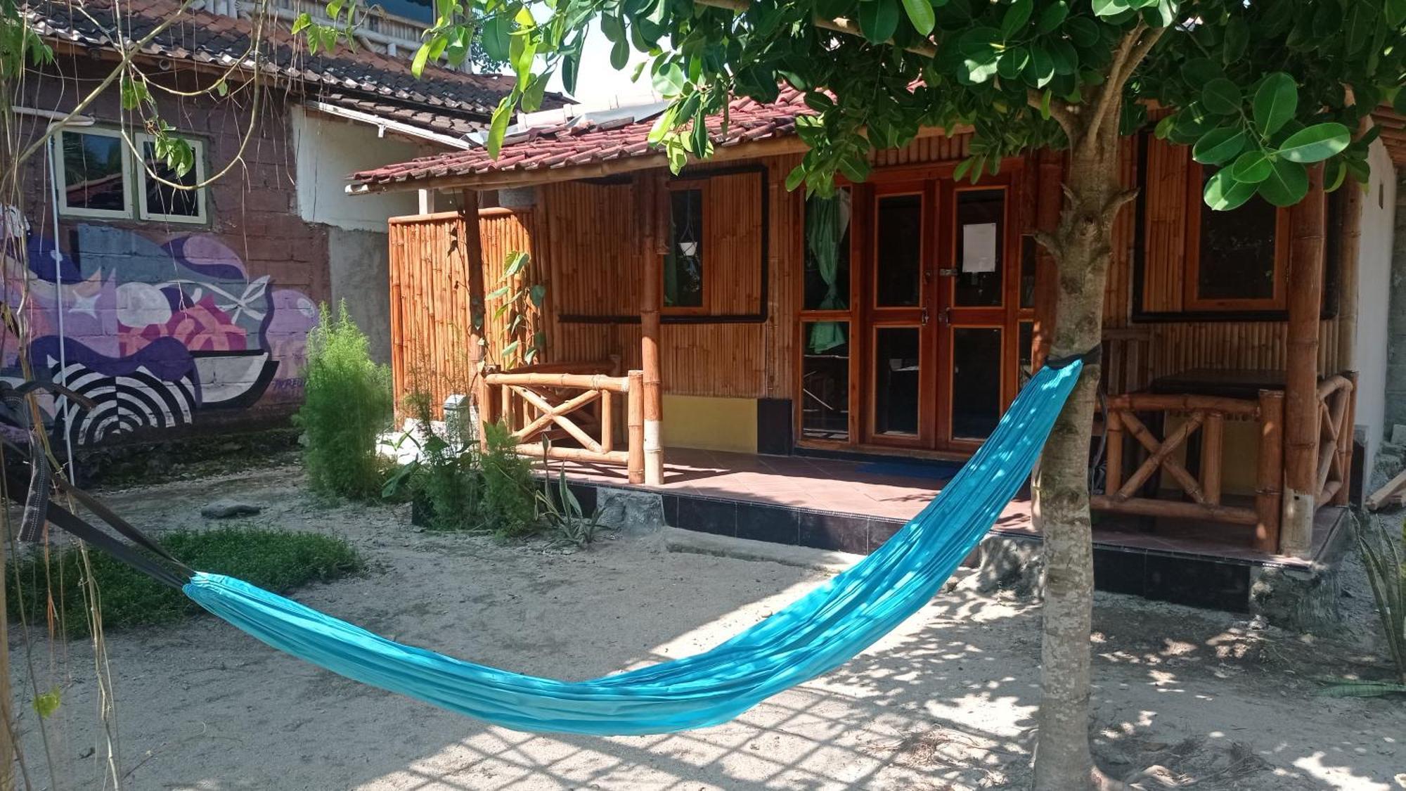 Harry'S Ocean House Watukarung Homestay Kalak Room photo