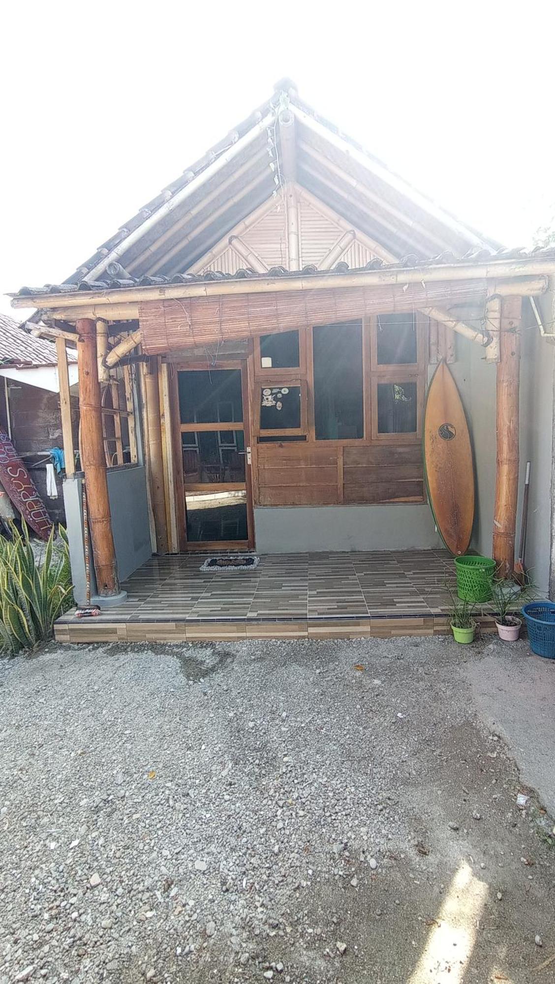 Harry'S Ocean House Watukarung Homestay Kalak Room photo