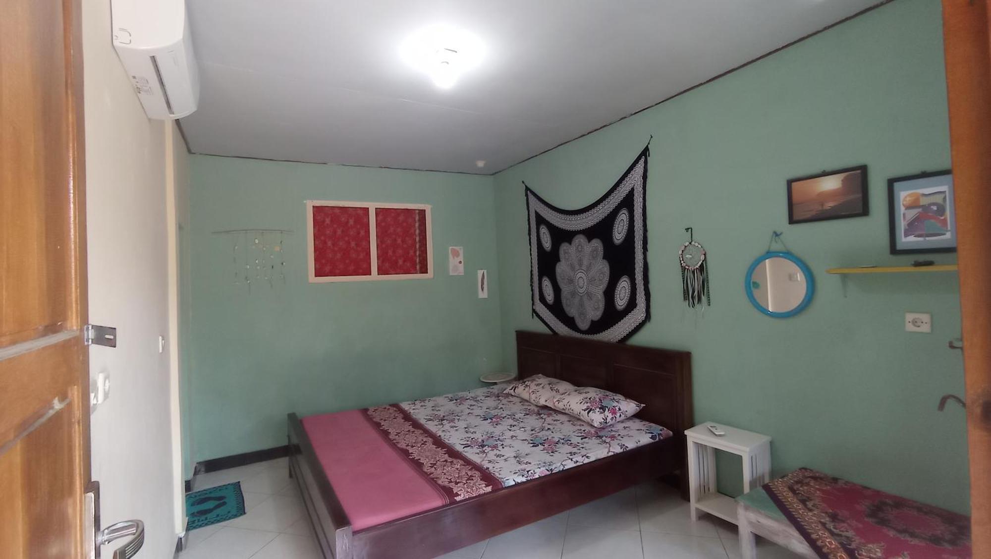 Harry'S Ocean House Watukarung Homestay Kalak Room photo