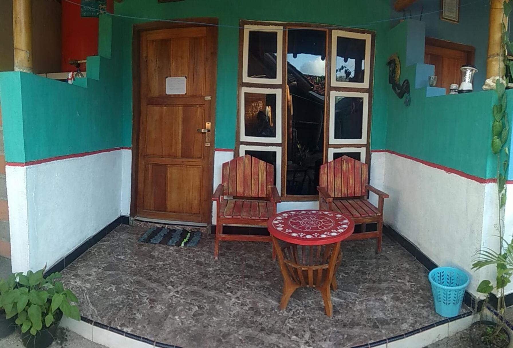Harry'S Ocean House Watukarung Homestay Kalak Room photo