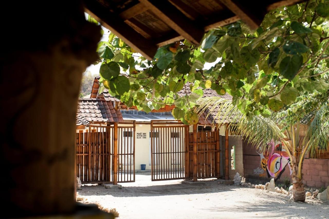 Harry'S Ocean House Watukarung Homestay Kalak Exterior photo