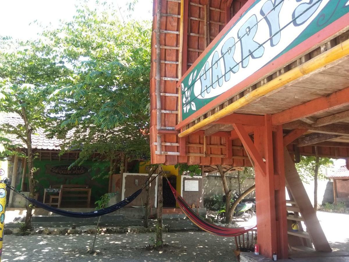 Harry'S Ocean House Watukarung Homestay Kalak Exterior photo