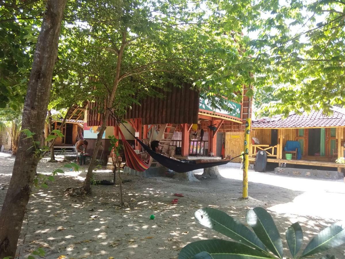 Harry'S Ocean House Watukarung Homestay Kalak Exterior photo