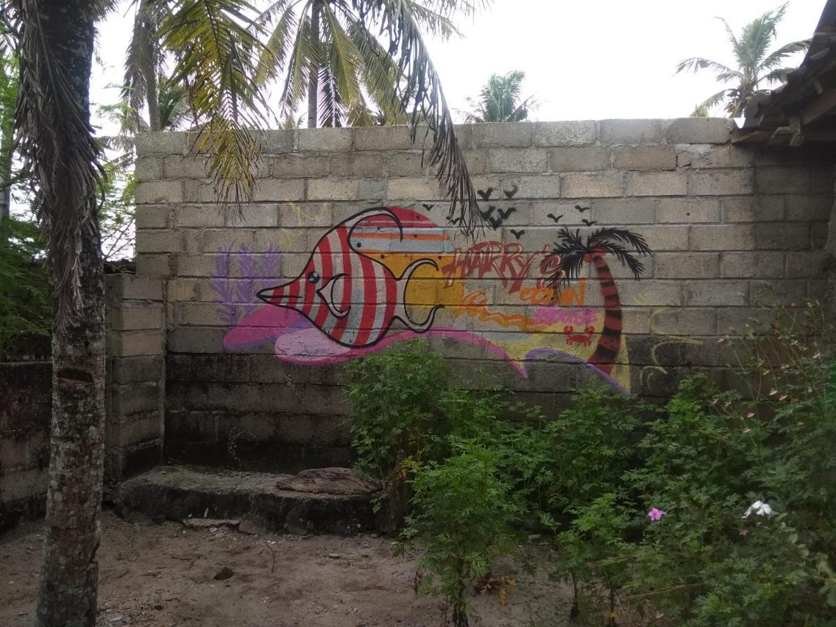 Harry'S Ocean House Watukarung Homestay Kalak Exterior photo
